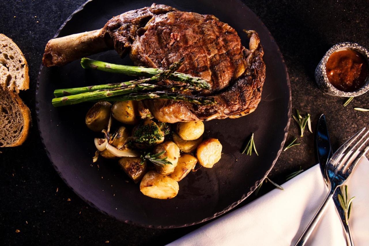 Krystal Grand Suites Insurgentes Meksyk Zewnętrze zdjęcie A steak with gnocchi and asparagus