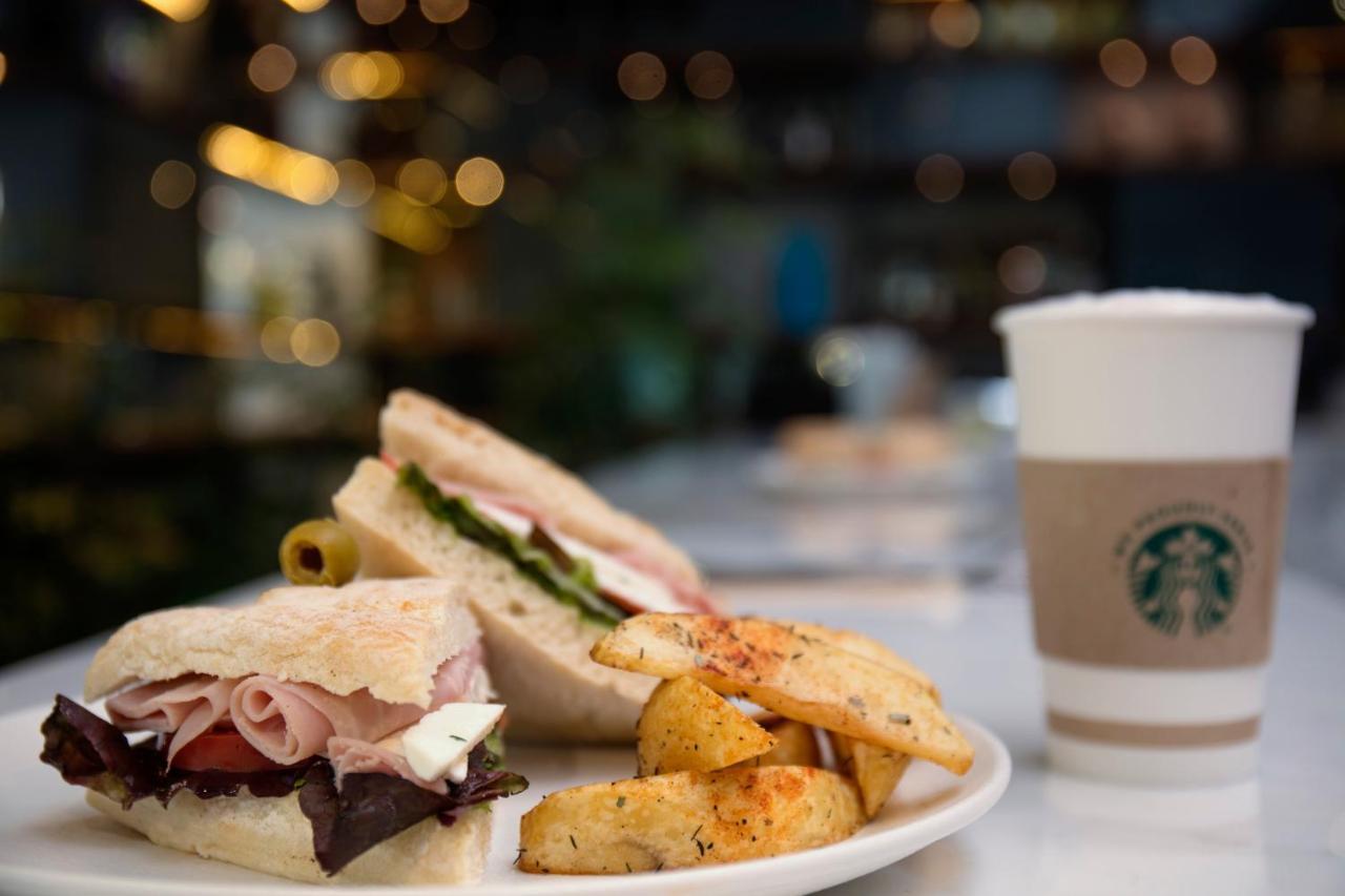Krystal Grand Suites Insurgentes Meksyk Zewnętrze zdjęcie Starbucks food