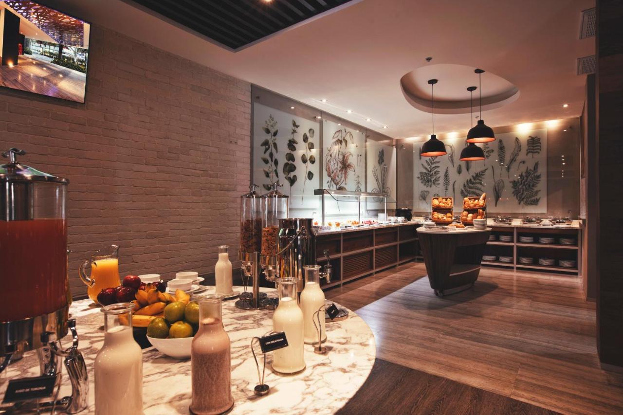 Krystal Grand Suites Insurgentes Meksyk Zewnętrze zdjęcie The lounge at the airport