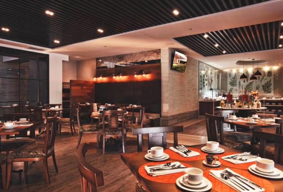 Krystal Grand Suites Insurgentes Meksyk Zewnętrze zdjęcie The interior of a typical buffet restaurant
