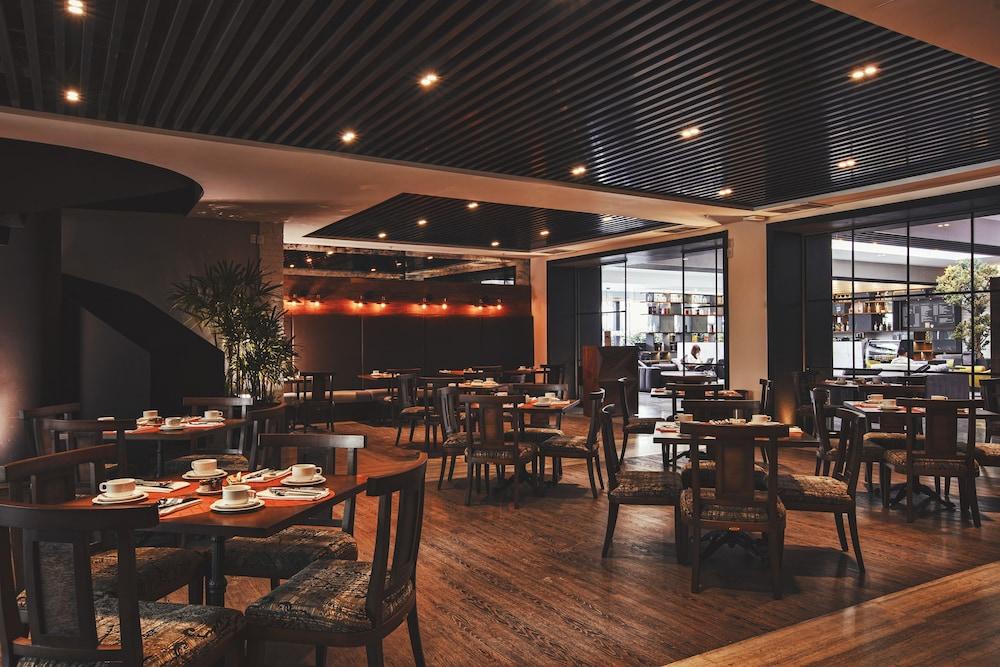 Krystal Grand Suites Insurgentes Meksyk Zewnętrze zdjęcie The interior of the restaurant